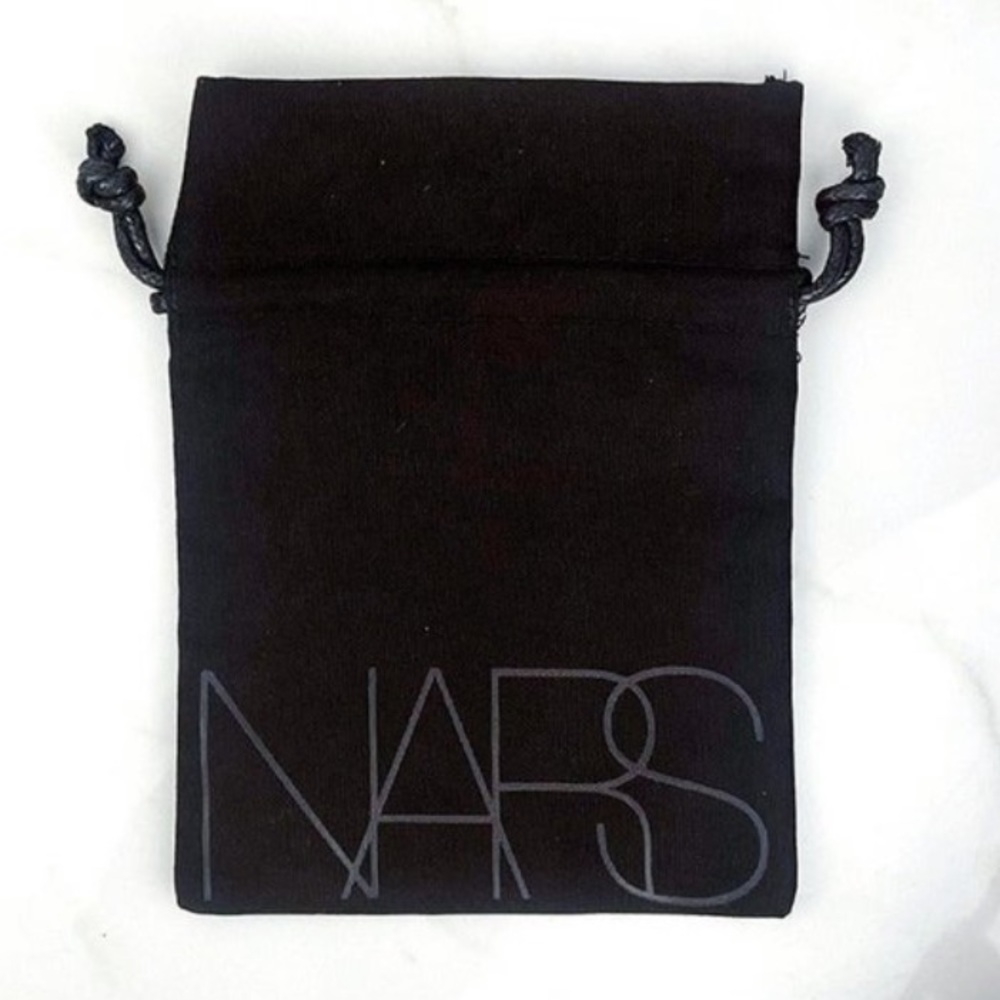 🆓 🖤 Nars Cosmetics Black Small Drawstring Pouch✨ - Picture 2 of 2